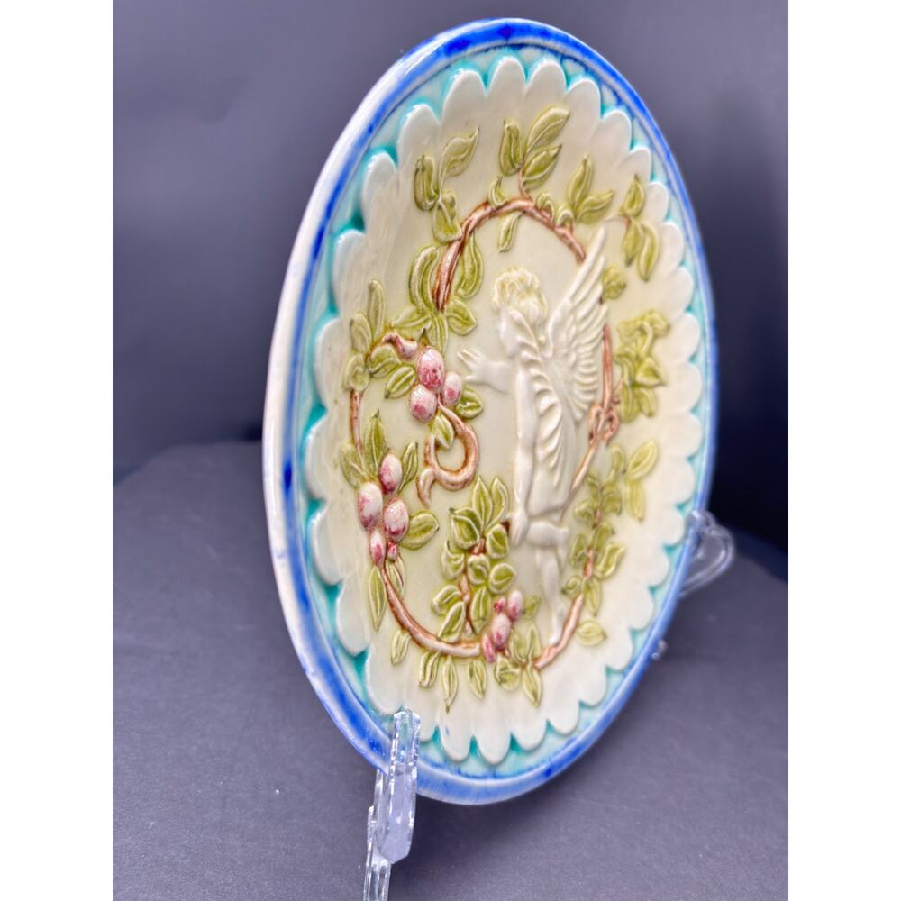 Majolica Angelic Cherub Figure, Leaves & Berries Plate 8 1/4" - Picture 7 of 11